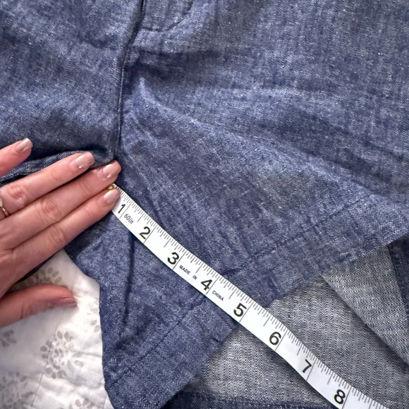 Women’s Old Navy Everyday Chambray Shorts - Picture 7 of 7